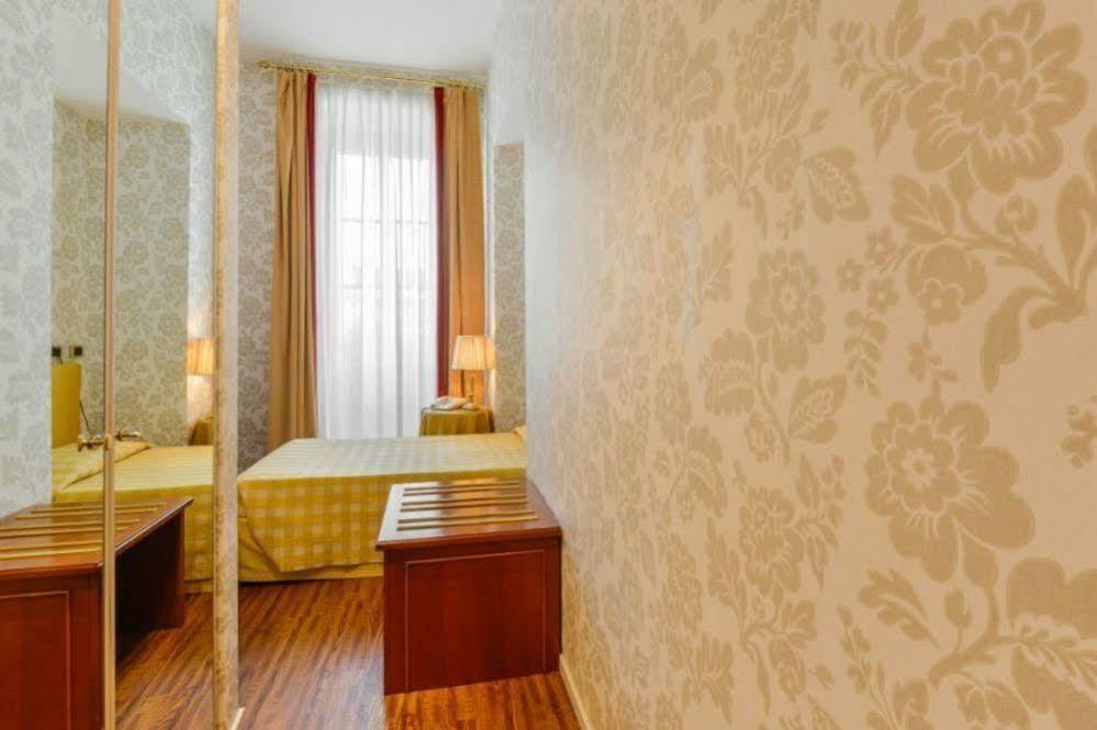 Albergo Alla Posta Triëst Buitenkant foto