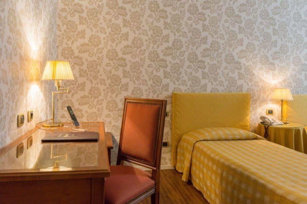 Albergo Alla Posta Triëst Buitenkant foto